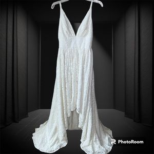 Fame and Partners bridal lace high low strappy beach dress gown size 6 EUC